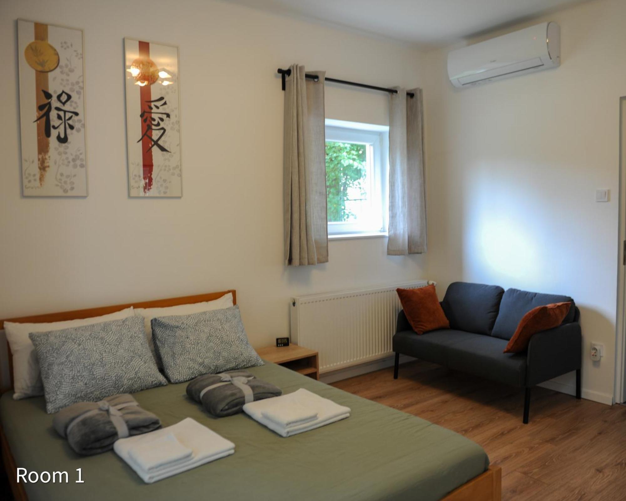 Quiet, Green, Relaxing Place - 2 Bedroom Apartment Балатонфюред Экстерьер фото