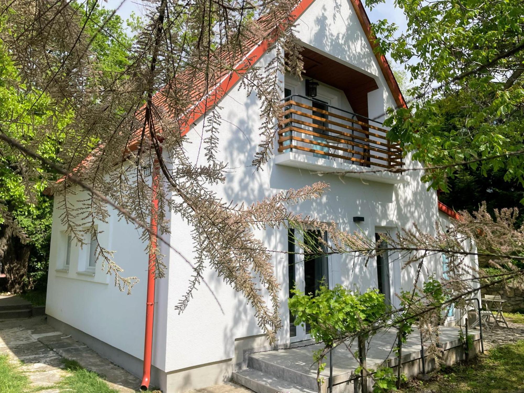 Quiet, Green, Relaxing Place - 2 Bedroom Apartment Балатонфюред Экстерьер фото