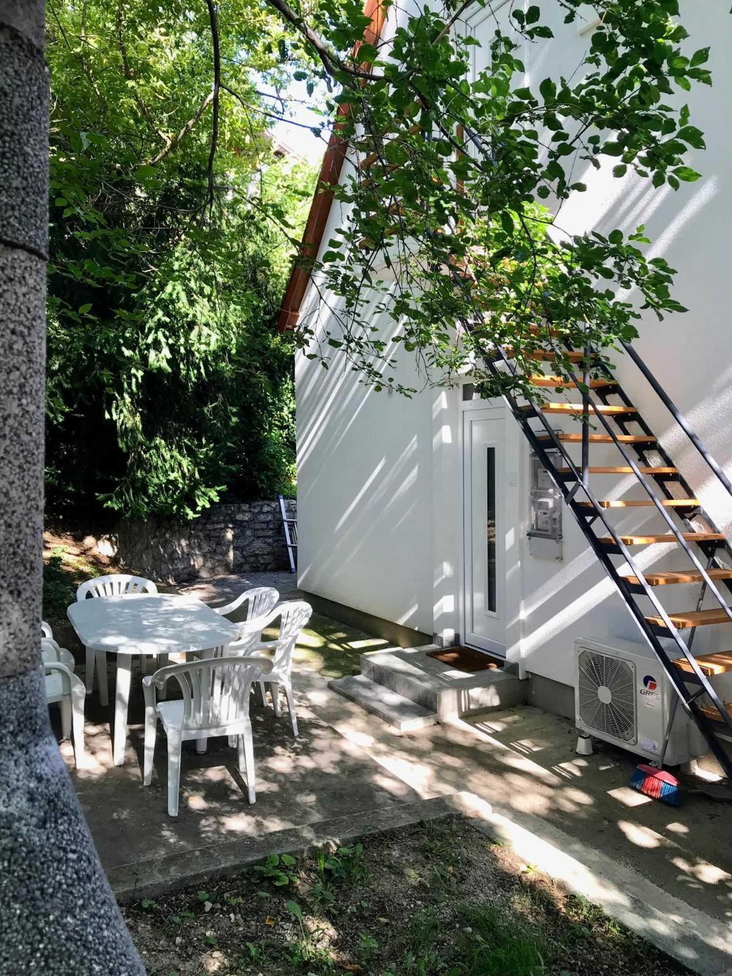 Quiet, Green, Relaxing Place - 2 Bedroom Apartment Балатонфюред Экстерьер фото