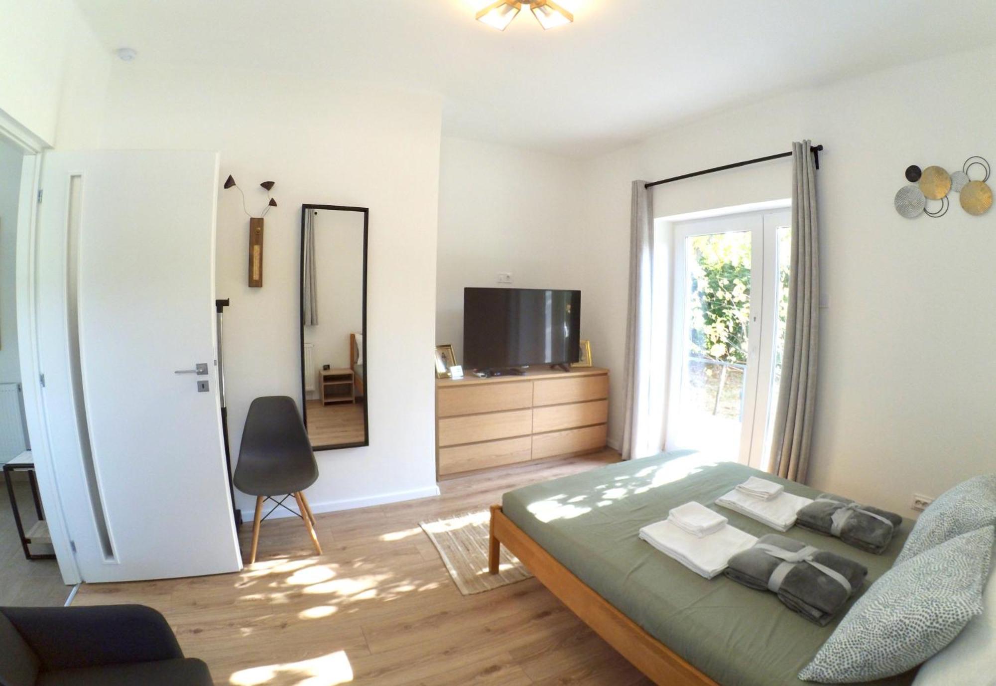 Quiet, Green, Relaxing Place - 2 Bedroom Apartment Балатонфюред Экстерьер фото